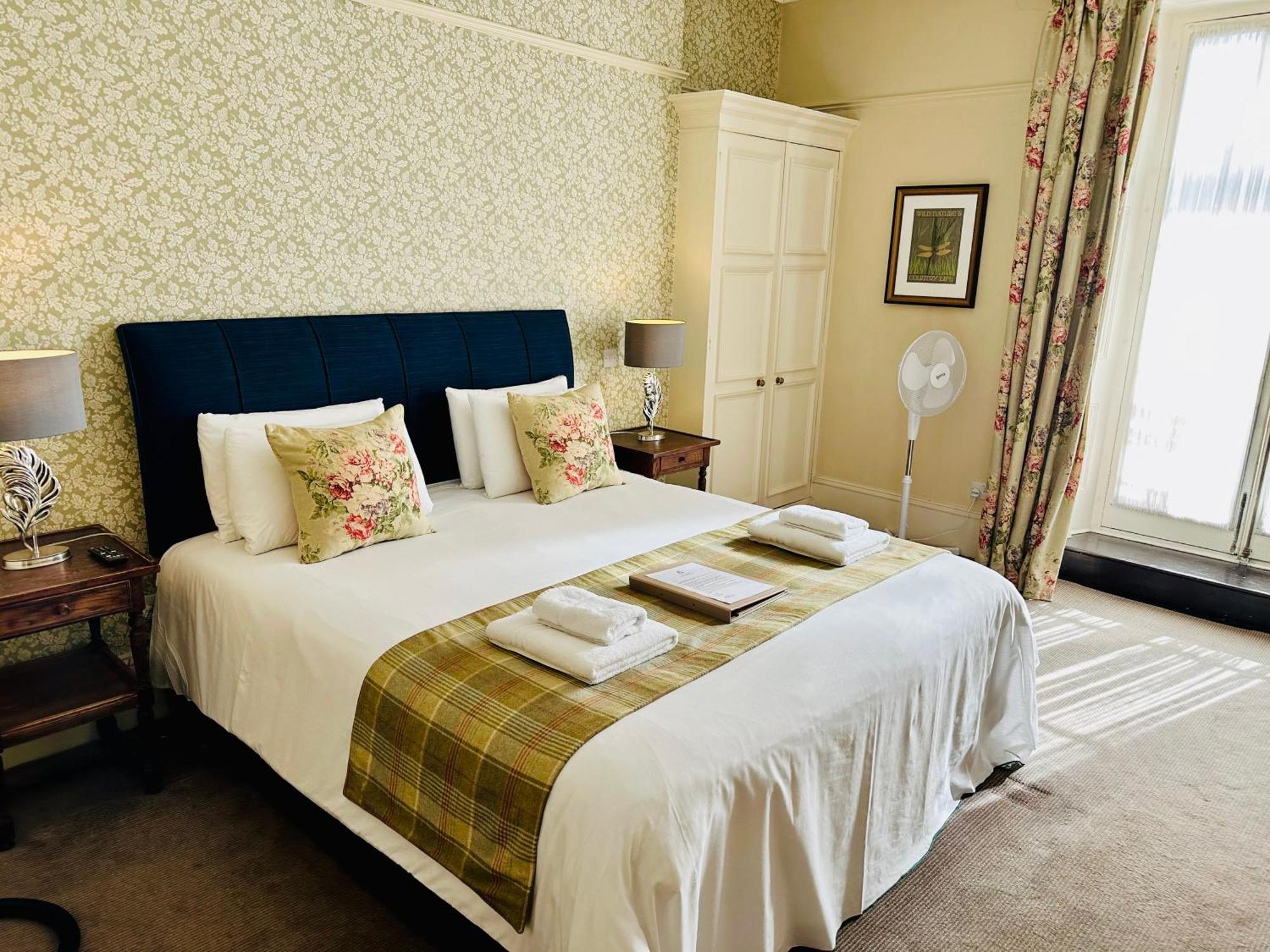 George Hotel & Granary 弗罗姆 外观 照片